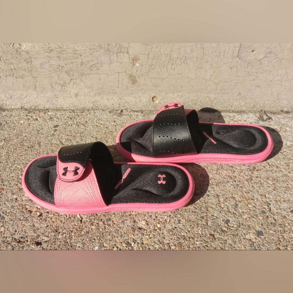 Girls Under Armore slides - Picture 5 of 11